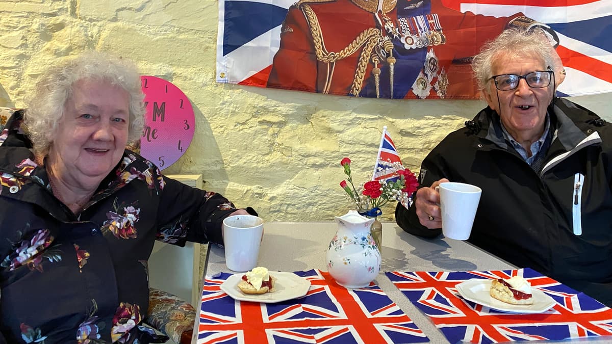 Tavistock patriotic couple 's Coronation cream tea tavistocktoday.co.uk